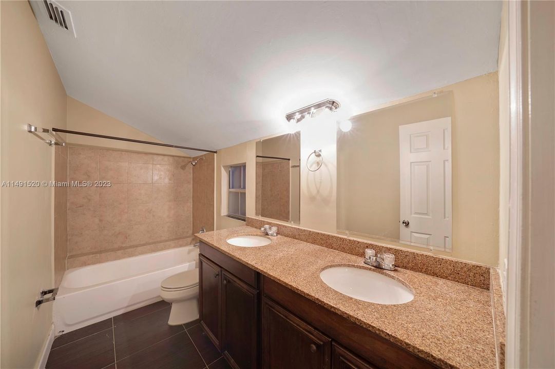 Recently Sold: $374,900 (3 beds, 2 baths, 1596 Square Feet)