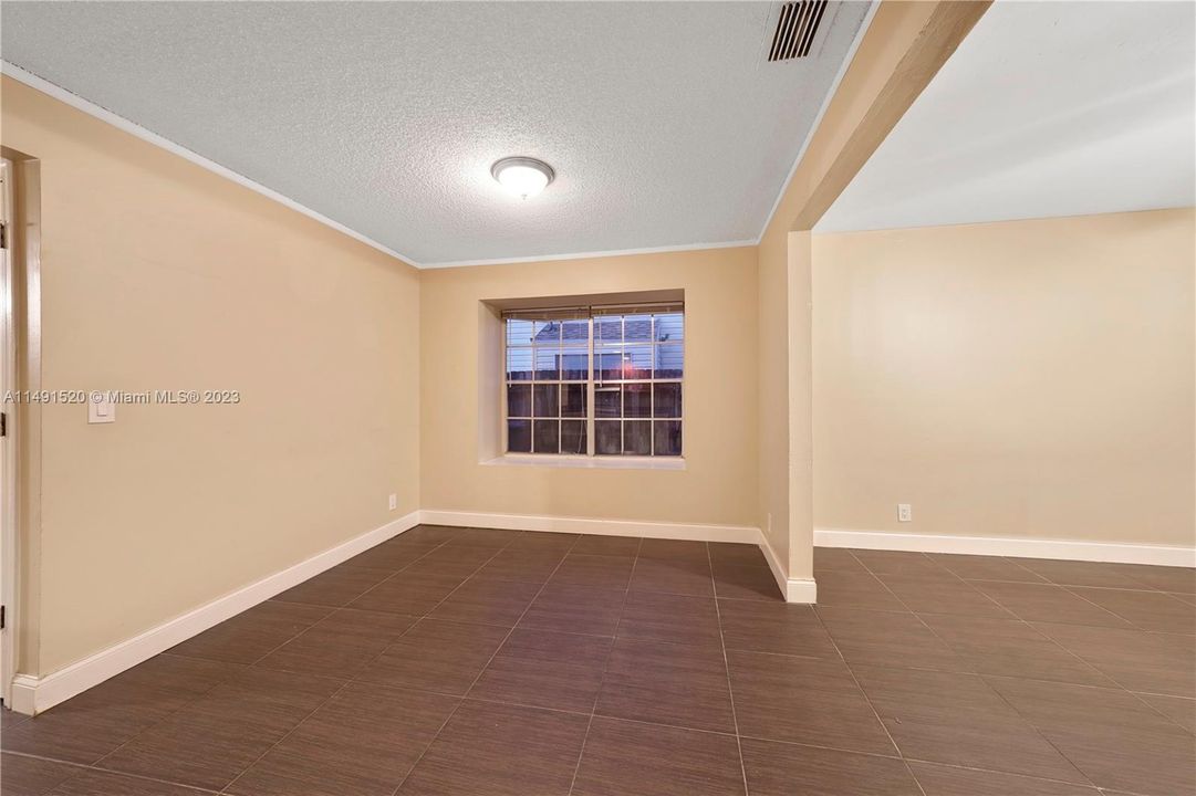 Recently Sold: $374,900 (3 beds, 2 baths, 1596 Square Feet)