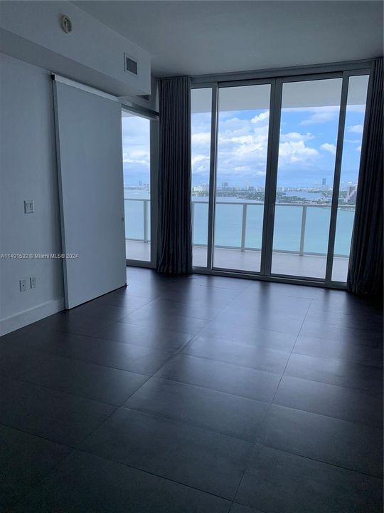 最近售出: $999,999 (2 贝兹, 2 浴室, 1147 平方英尺)