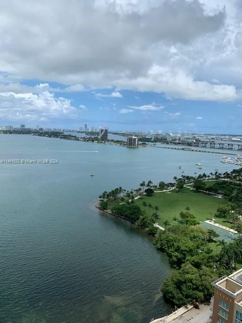 最近售出: $999,999 (2 贝兹, 2 浴室, 1147 平方英尺)