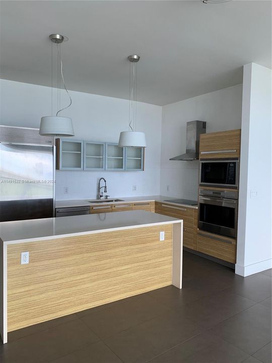 最近售出: $999,999 (2 贝兹, 2 浴室, 1147 平方英尺)