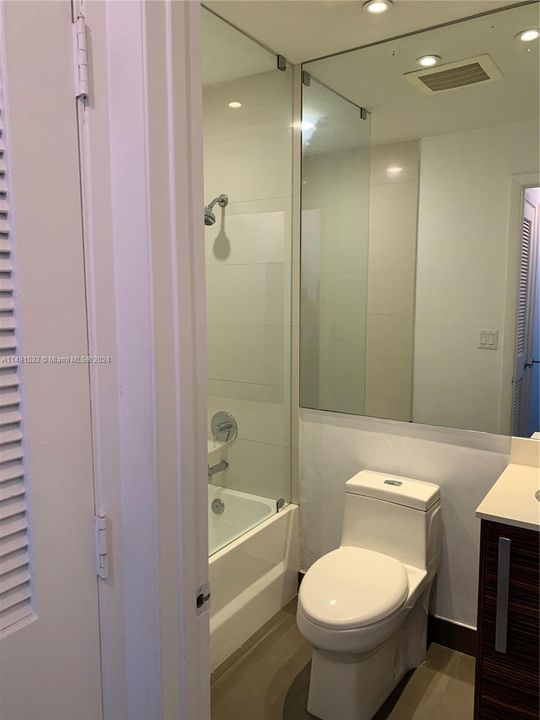 最近售出: $999,999 (2 贝兹, 2 浴室, 1147 平方英尺)