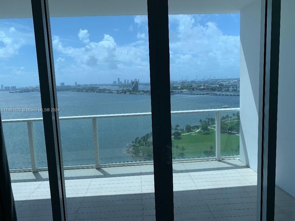 最近售出: $999,999 (2 贝兹, 2 浴室, 1147 平方英尺)