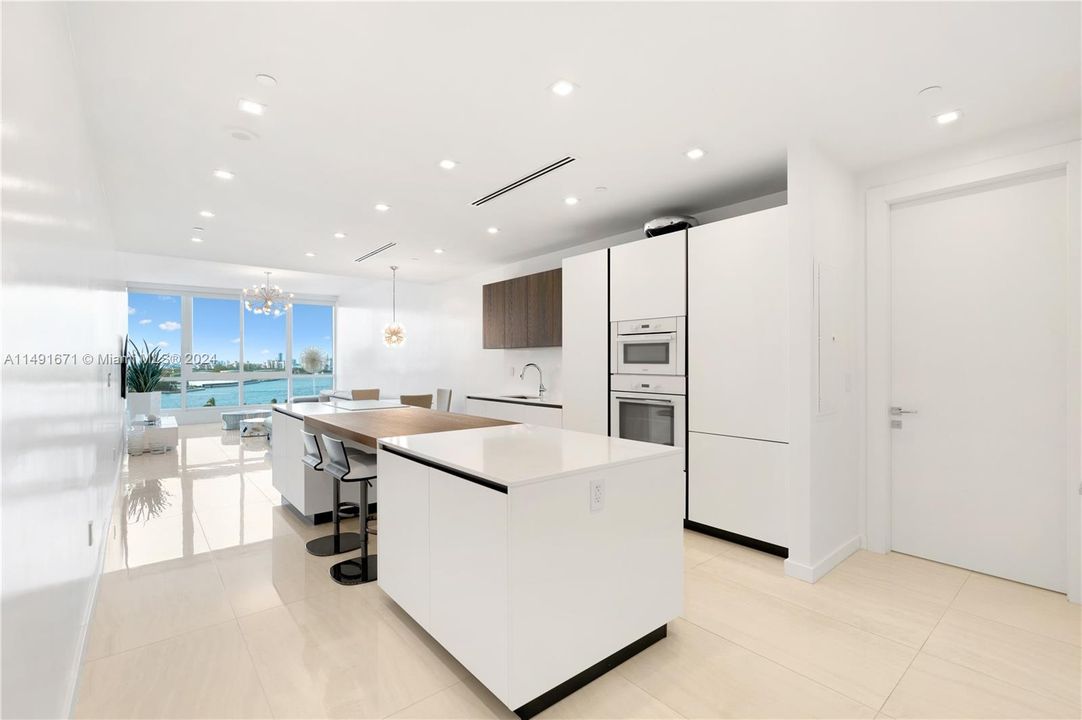 For Sale: $4,300,000 (1 beds, 1 baths, 1365 Square Feet)