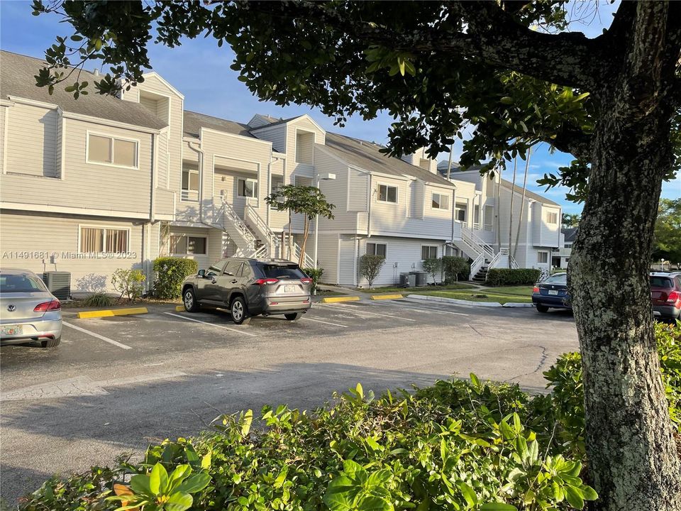 Recently Rented: $1,975 (2 beds, 2 baths, 1096 Square Feet)