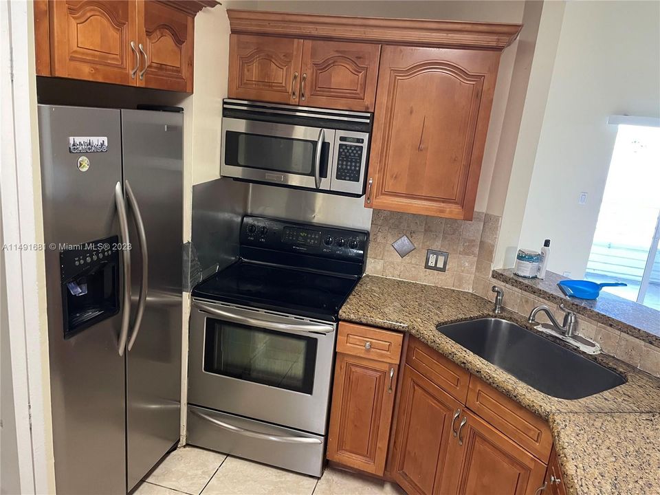 Recently Rented: $1,975 (2 beds, 2 baths, 1096 Square Feet)