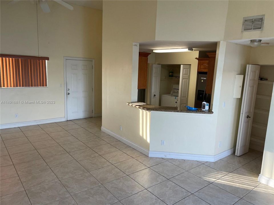 Recently Rented: $1,975 (2 beds, 2 baths, 1096 Square Feet)
