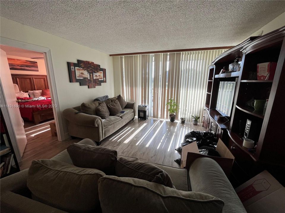 Recently Rented: $1,700 (2 beds, 2 baths, 1100 Square Feet)