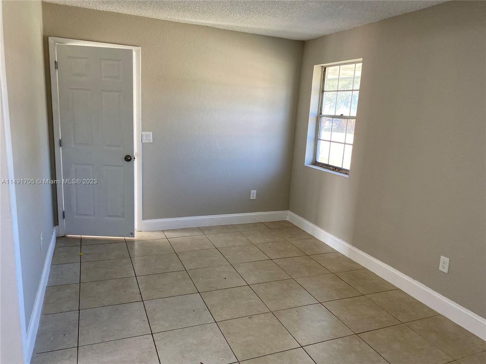 Recently Rented: $2,600 (3 beds, 2 baths, 1200 Square Feet)