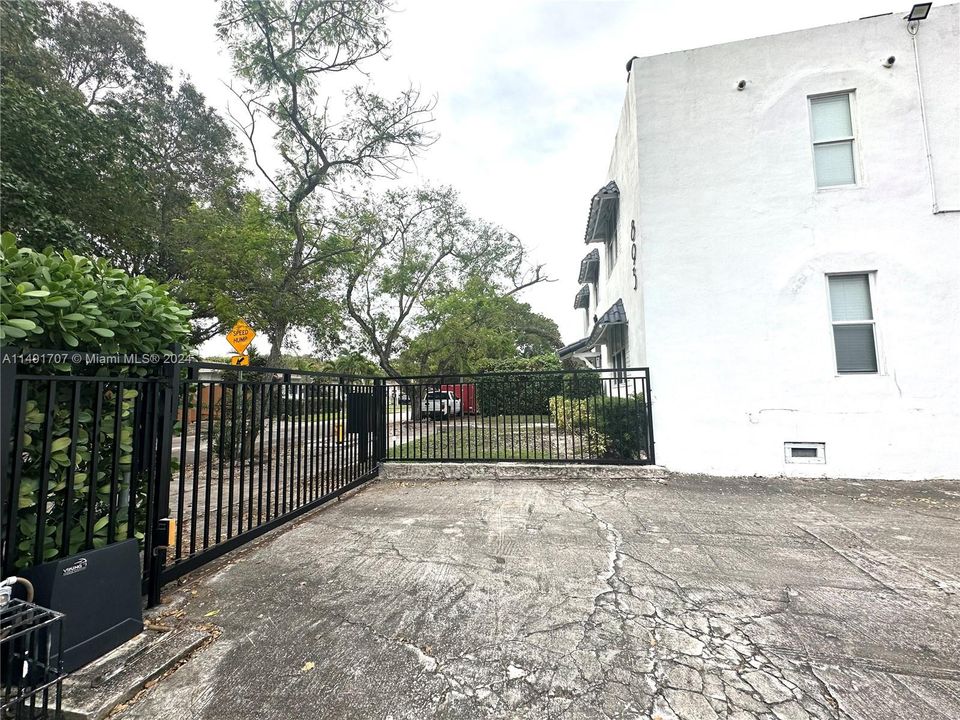 Recently Rented: $2,100 (1 beds, 1 baths, 6614 Square Feet)