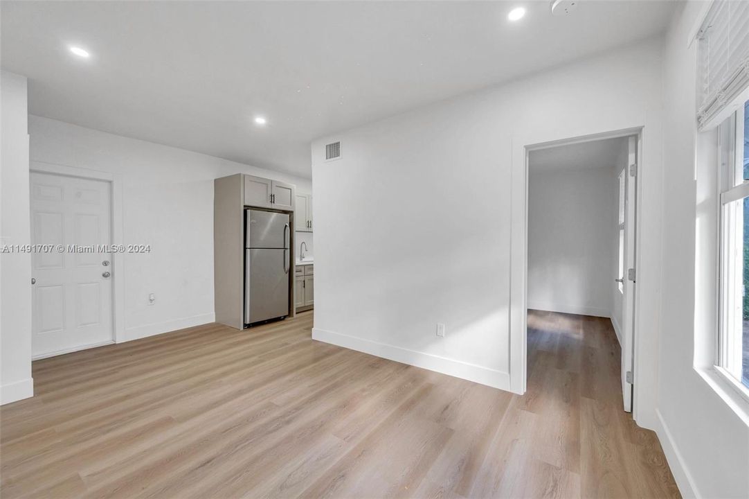 Recently Rented: $2,100 (1 beds, 1 baths, 6614 Square Feet)