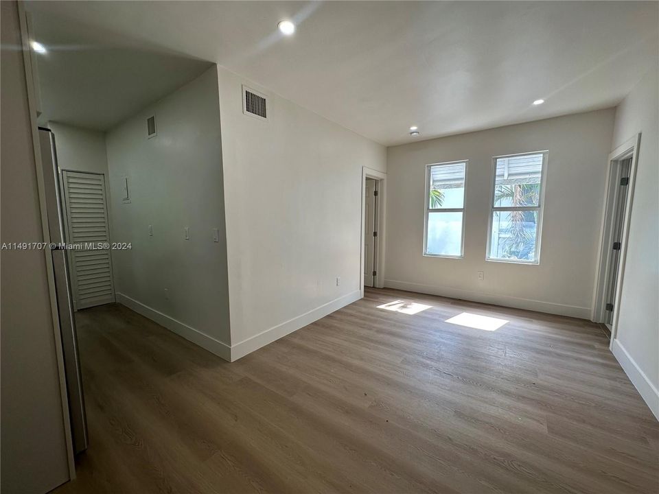 Recently Rented: $2,100 (1 beds, 1 baths, 6614 Square Feet)