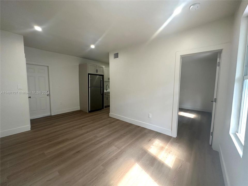 Recently Rented: $2,100 (1 beds, 1 baths, 6614 Square Feet)