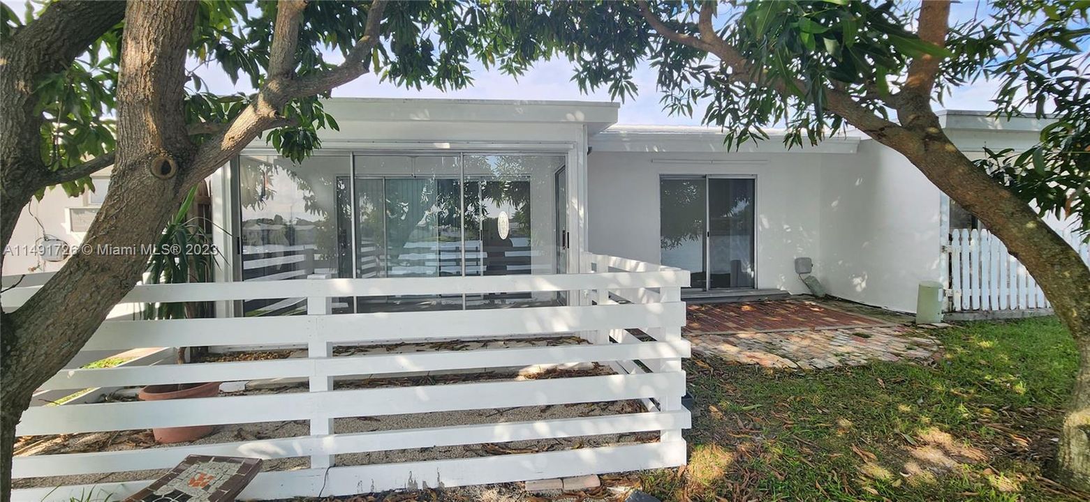 Recently Sold: $284,900 (2 beds, 1 baths, 875 Square Feet)