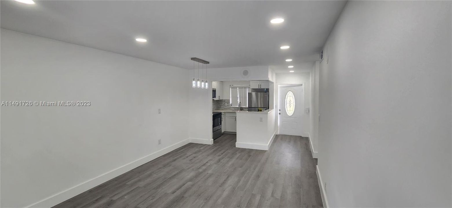 Recently Sold: $284,900 (2 beds, 1 baths, 875 Square Feet)