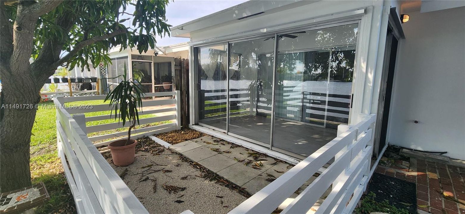 Recently Sold: $284,900 (2 beds, 1 baths, 875 Square Feet)