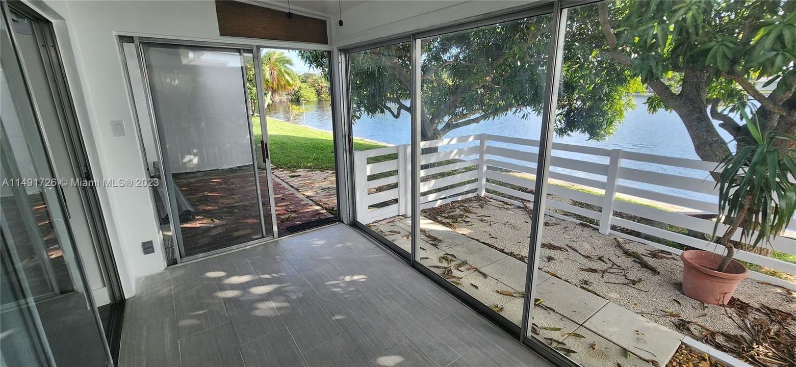 Recently Sold: $284,900 (2 beds, 1 baths, 875 Square Feet)