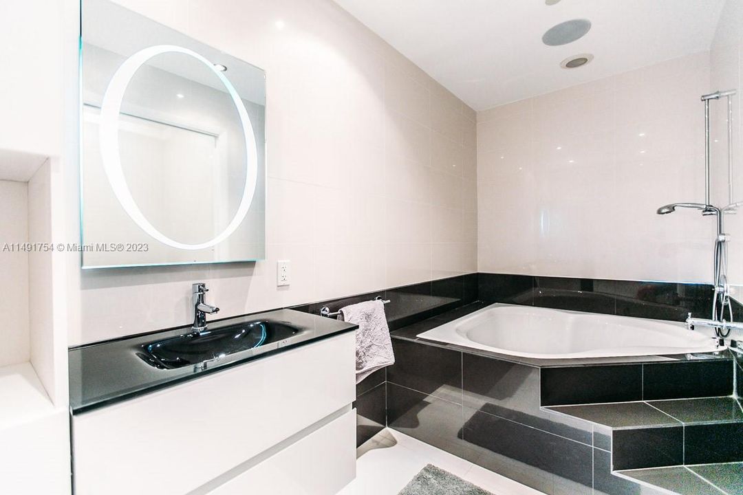 Recently Rented: $8,000 (2 beds, 2 baths, 1588 Square Feet)