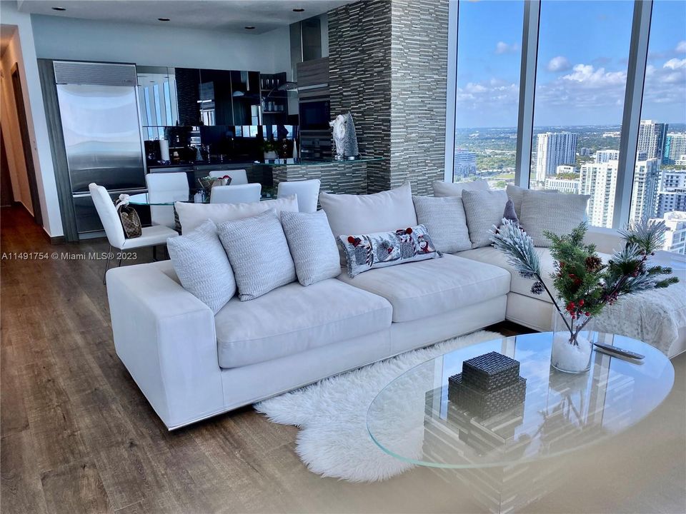 Recently Rented: $8,000 (2 beds, 2 baths, 1588 Square Feet)