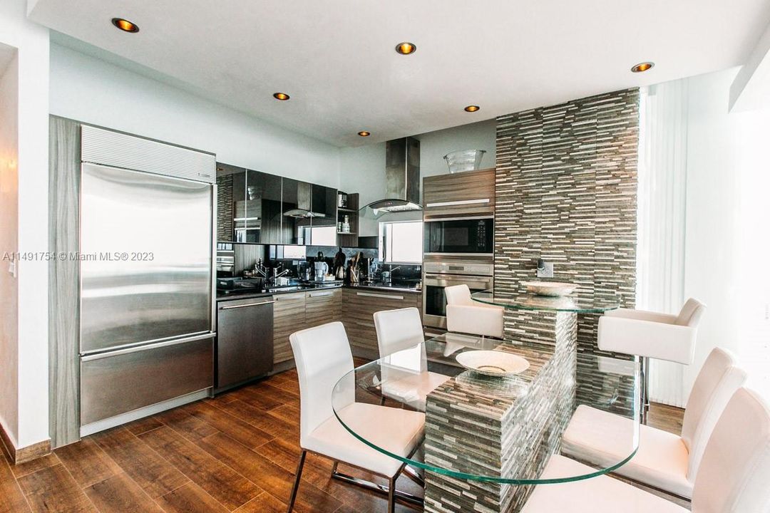 Recently Rented: $8,000 (2 beds, 2 baths, 1588 Square Feet)