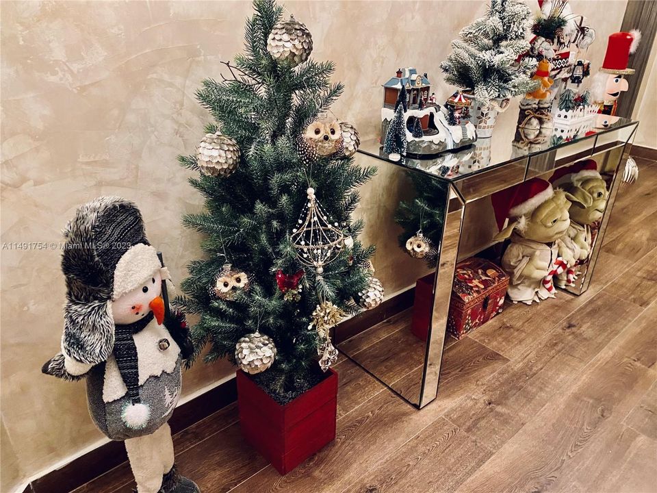 Recently Rented: $8,000 (2 beds, 2 baths, 1588 Square Feet)