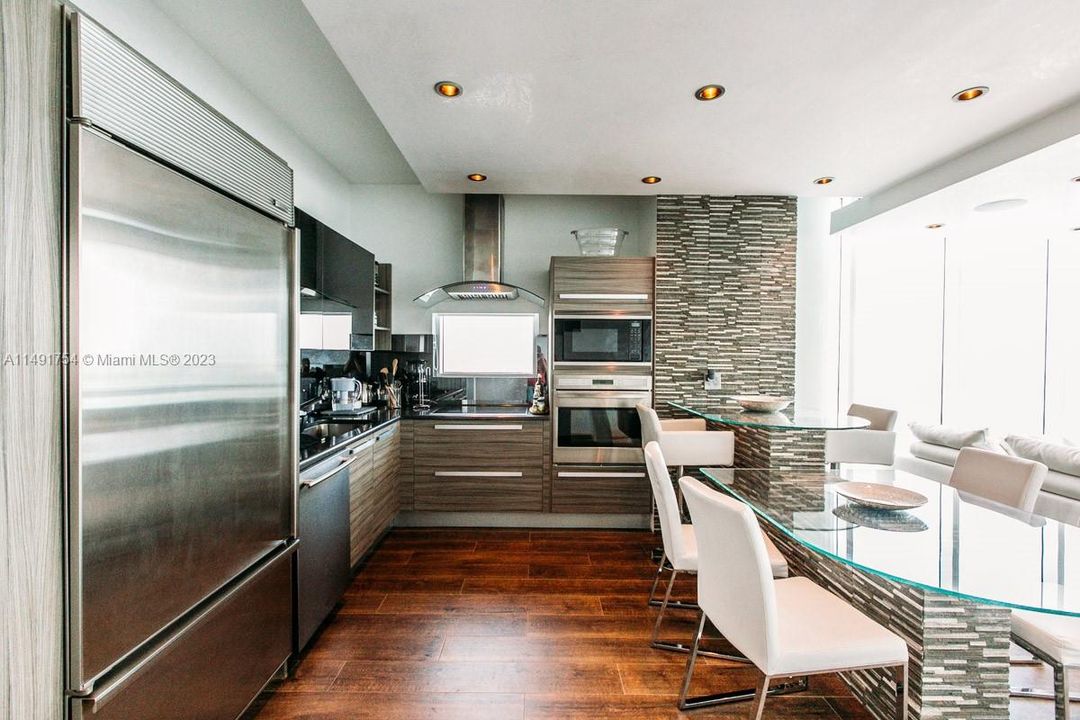 Recently Rented: $8,000 (2 beds, 2 baths, 1588 Square Feet)