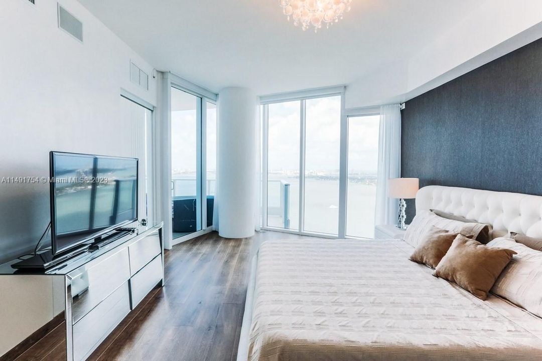 Recently Rented: $8,000 (2 beds, 2 baths, 1588 Square Feet)