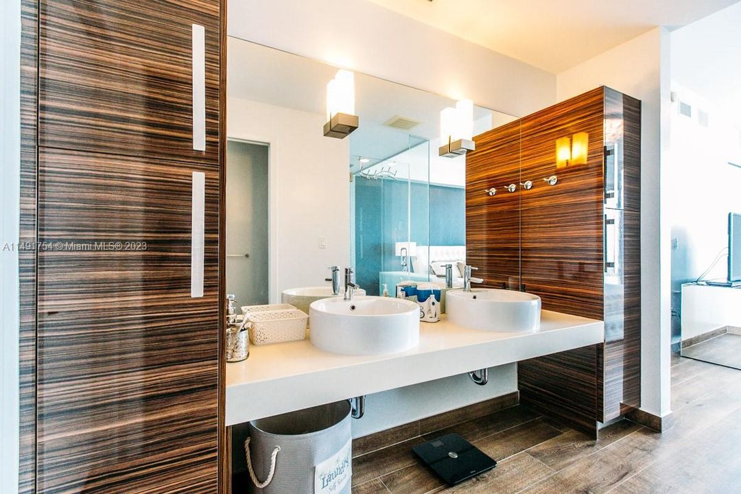 Recently Rented: $8,000 (2 beds, 2 baths, 1588 Square Feet)