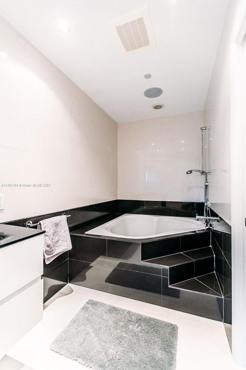 Recently Rented: $8,000 (2 beds, 2 baths, 1588 Square Feet)