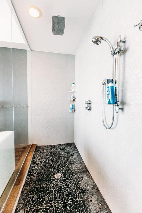 Recently Rented: $8,000 (2 beds, 2 baths, 1588 Square Feet)