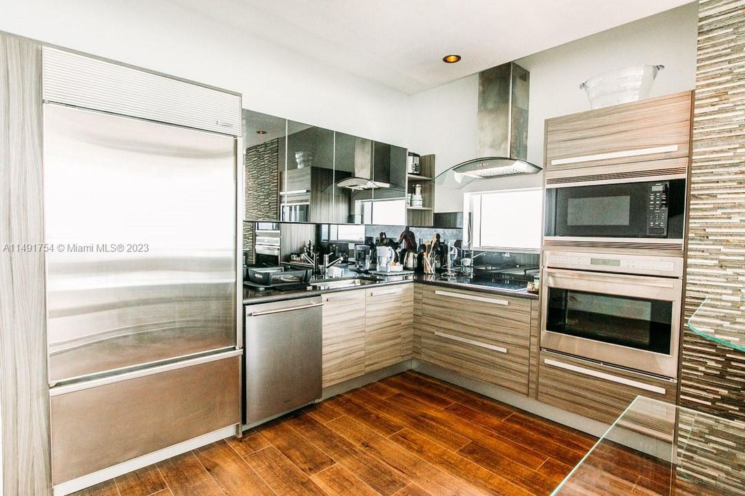 Recently Rented: $8,000 (2 beds, 2 baths, 1588 Square Feet)