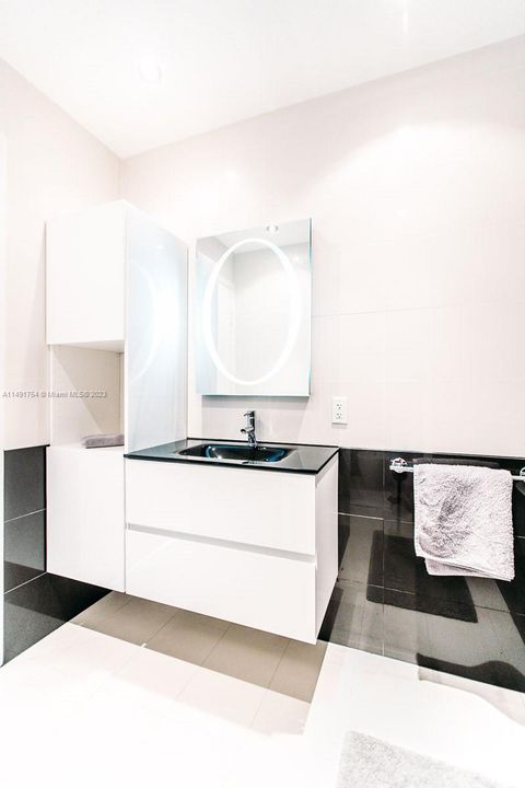 Recently Rented: $8,000 (2 beds, 2 baths, 1588 Square Feet)