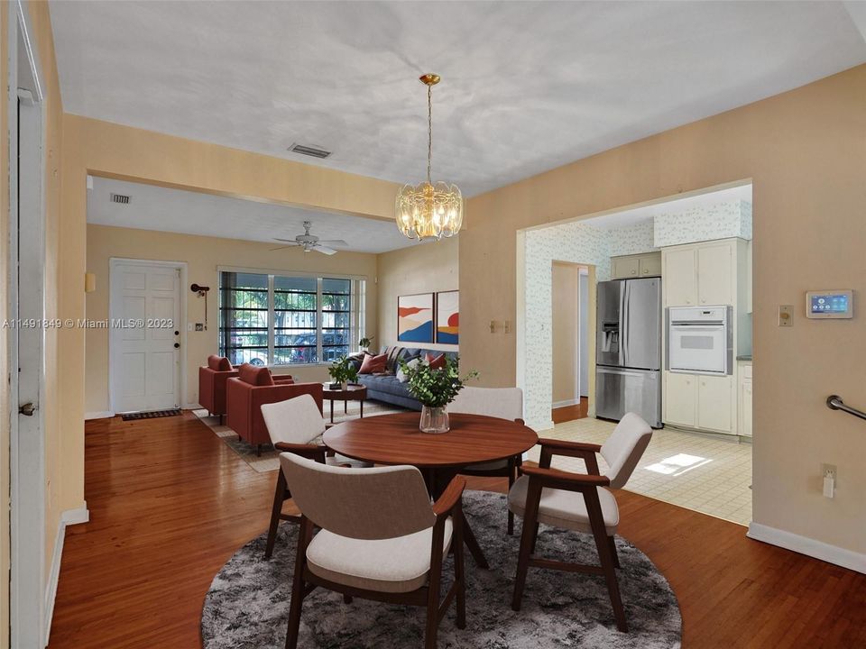 Недавно продано: $499,000 (3 спален, 2 ванн, 1458 Квадратных фут)