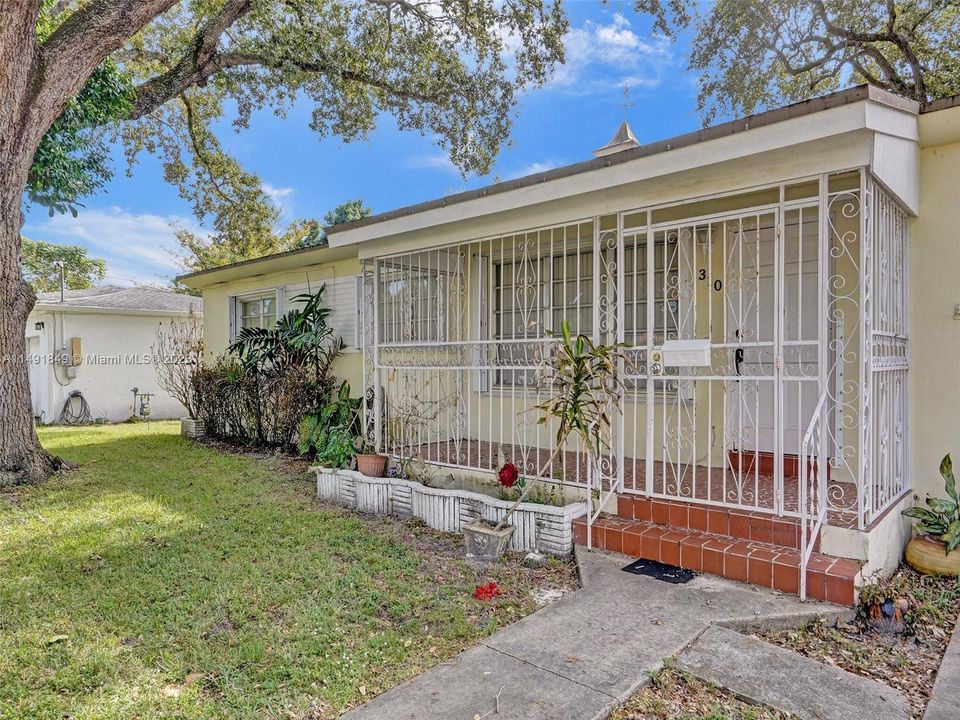 Недавно продано: $499,000 (3 спален, 2 ванн, 1458 Квадратных фут)