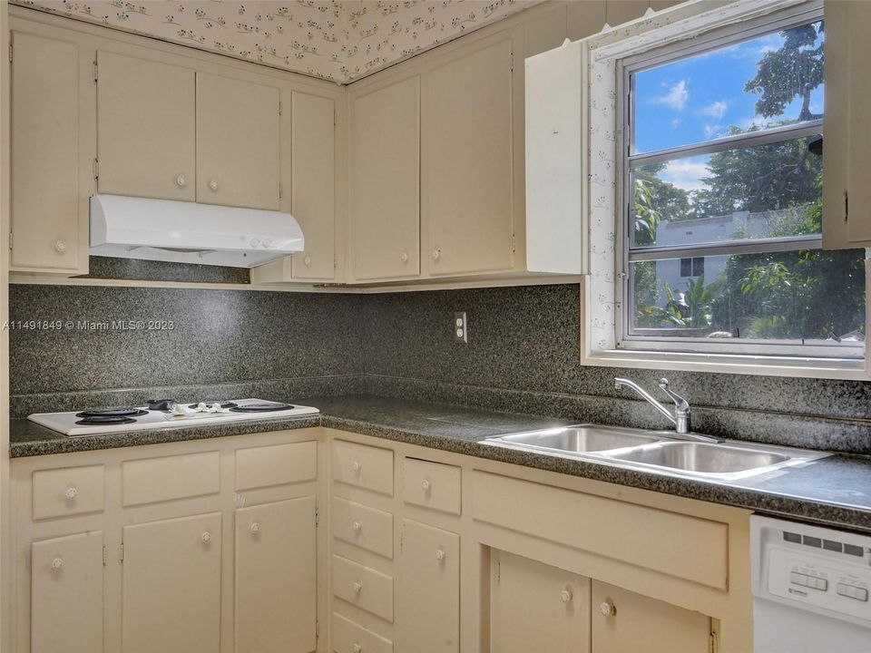 Недавно продано: $499,000 (3 спален, 2 ванн, 1458 Квадратных фут)