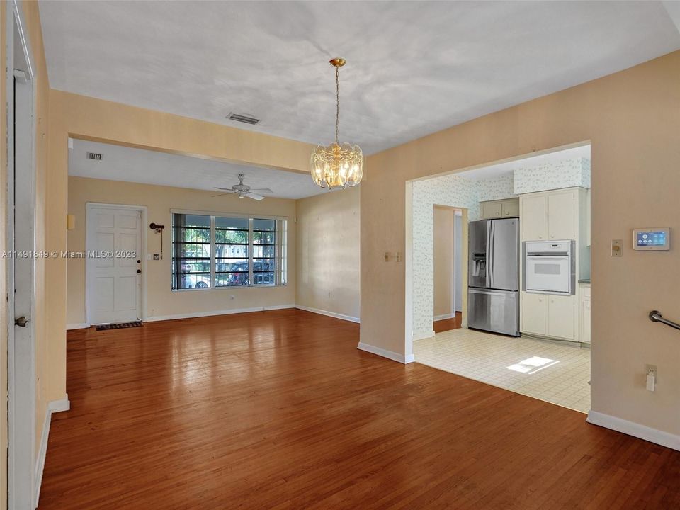 Недавно продано: $499,000 (3 спален, 2 ванн, 1458 Квадратных фут)