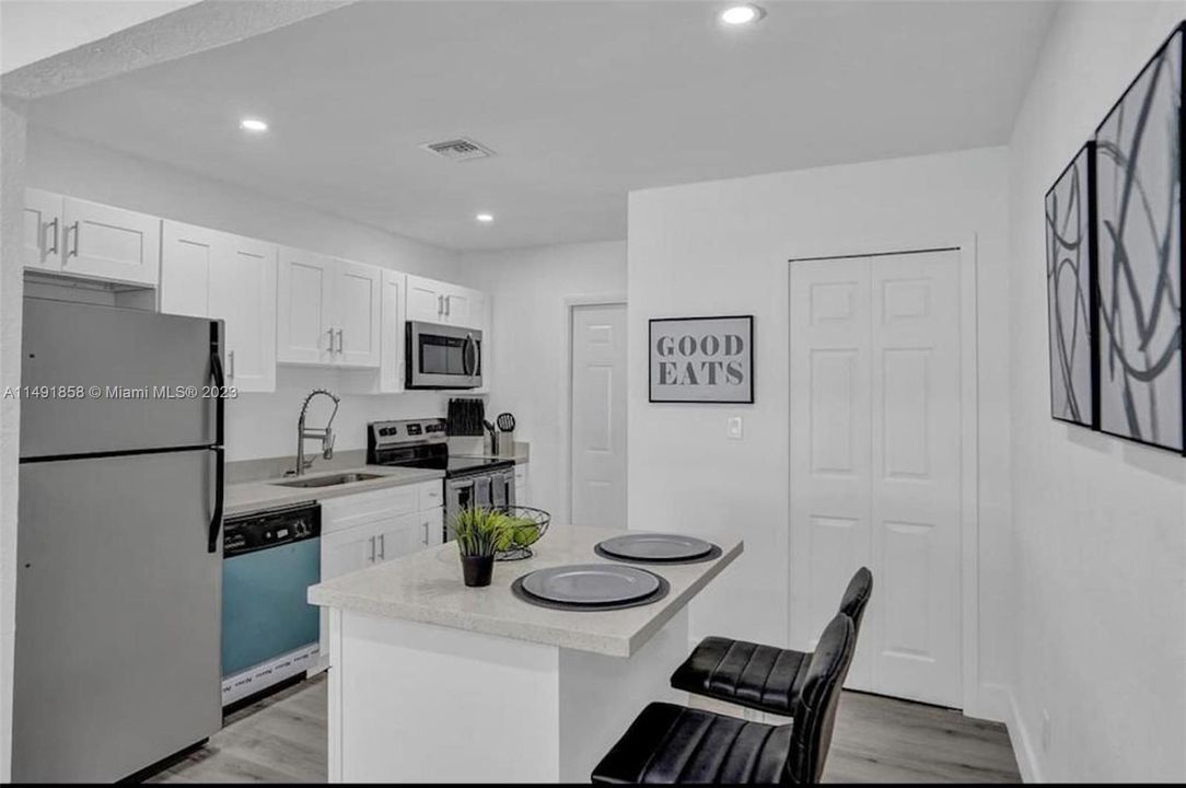 Недавно продано: $695,000 (0 спален, 0 ванн, 1392 Квадратных фут)