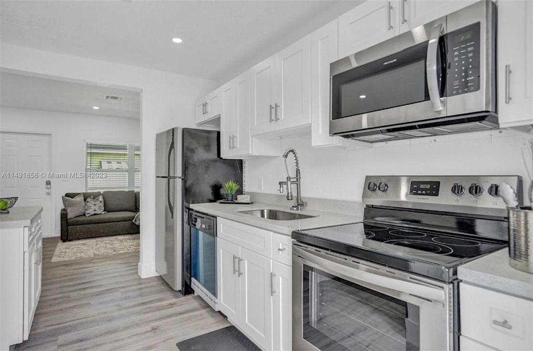 Недавно продано: $695,000 (0 спален, 0 ванн, 1392 Квадратных фут)