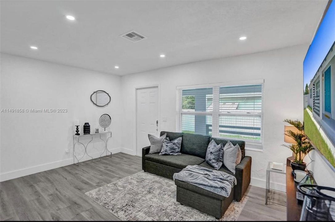 Недавно продано: $695,000 (0 спален, 0 ванн, 1392 Квадратных фут)