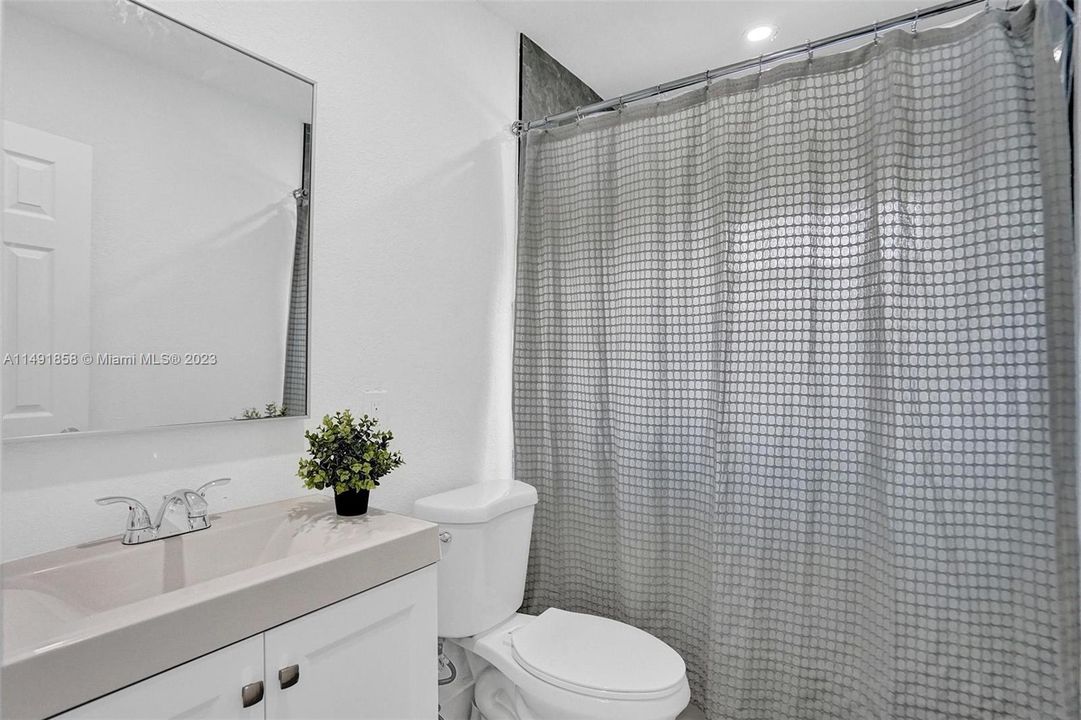 Недавно продано: $695,000 (0 спален, 0 ванн, 1392 Квадратных фут)