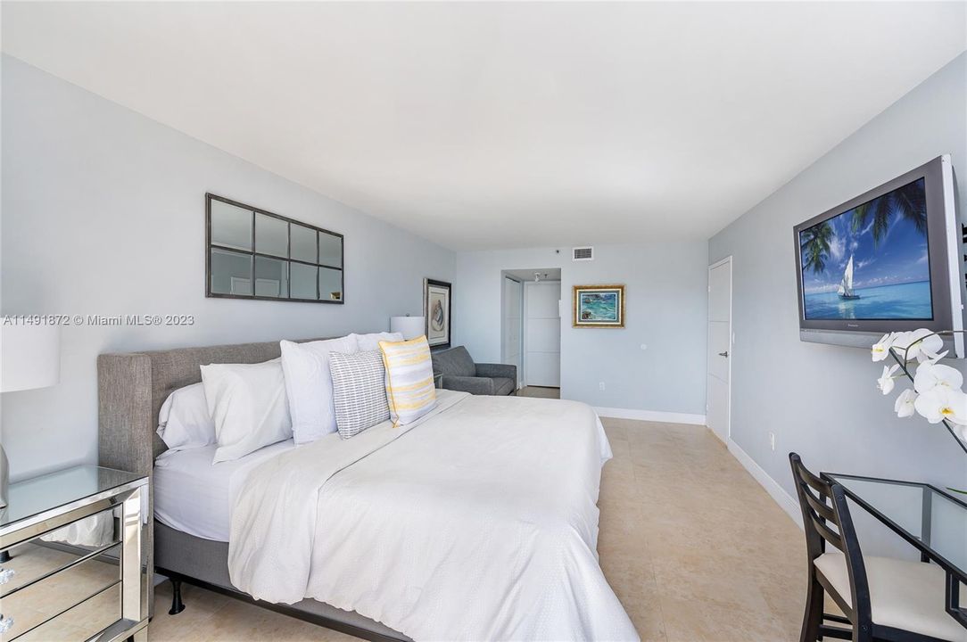 Recently Sold: $440,000 (1 beds, 1 baths, 860 Square Feet)