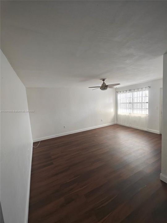 Недавно продано: $165,000 (1 спален, 1 ванн, 691 Квадратных фут)