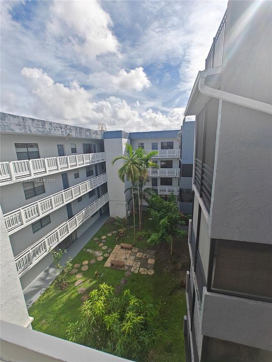 Недавно продано: $165,000 (1 спален, 1 ванн, 691 Квадратных фут)