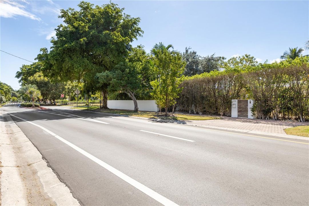 Active With Contract: $2,900,000 (4 beds, 3 baths, 2287 Square Feet)