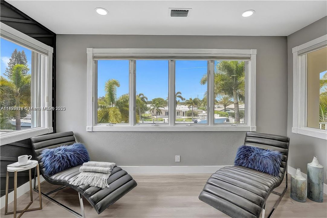 Active With Contract: $4,500,000 (5 beds, 4 baths, 4109 Square Feet)