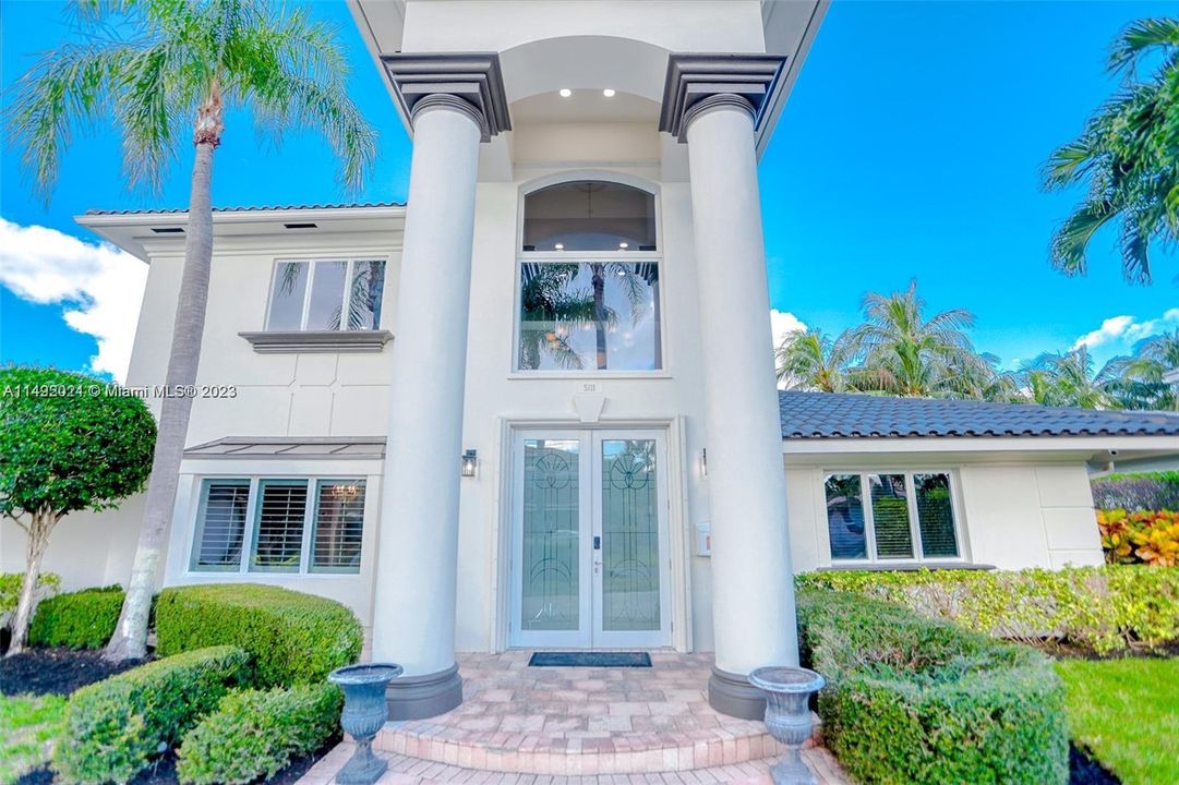 Active With Contract: $4,500,000 (5 beds, 4 baths, 4109 Square Feet)