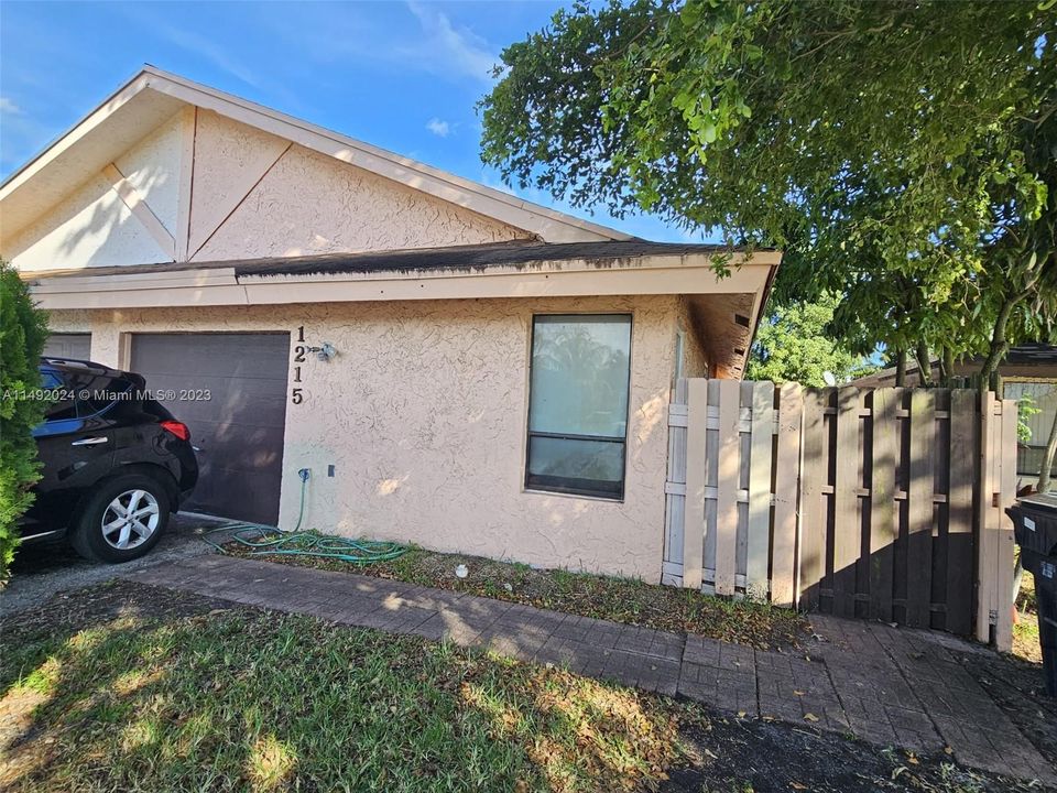 Recently Sold: $368,000 (4 beds, 2 baths, 1150 Square Feet)