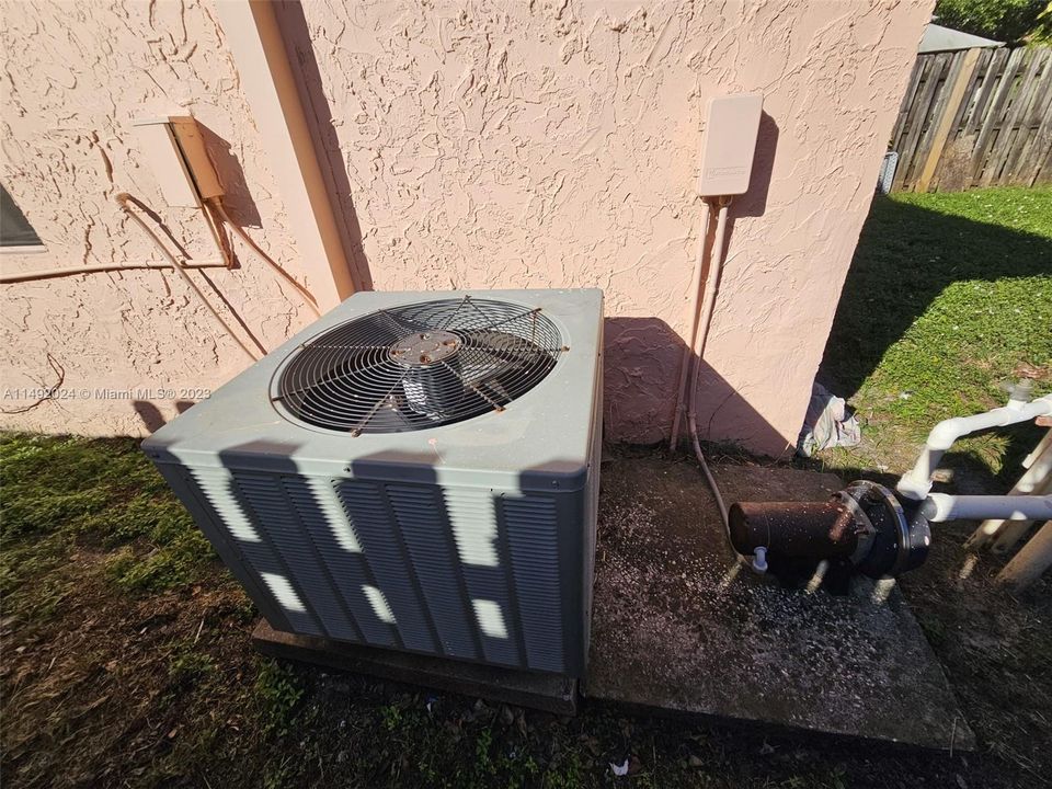 Recently Sold: $368,000 (4 beds, 2 baths, 1150 Square Feet)