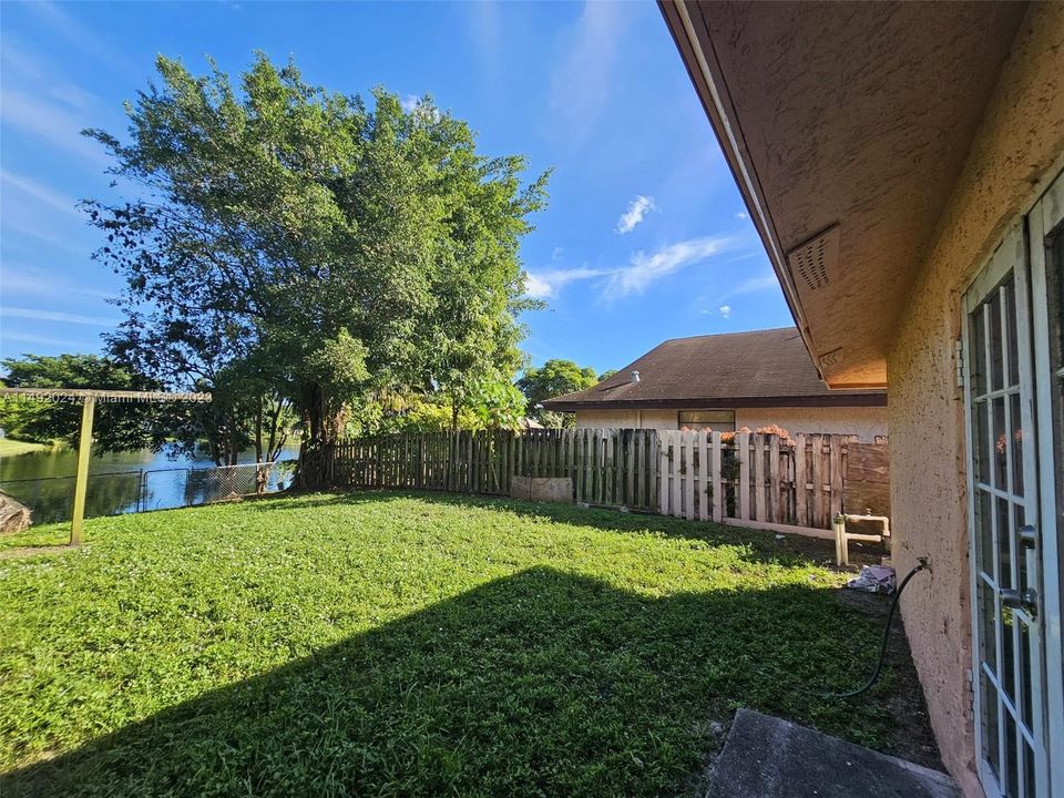 Recently Sold: $368,000 (4 beds, 2 baths, 1150 Square Feet)