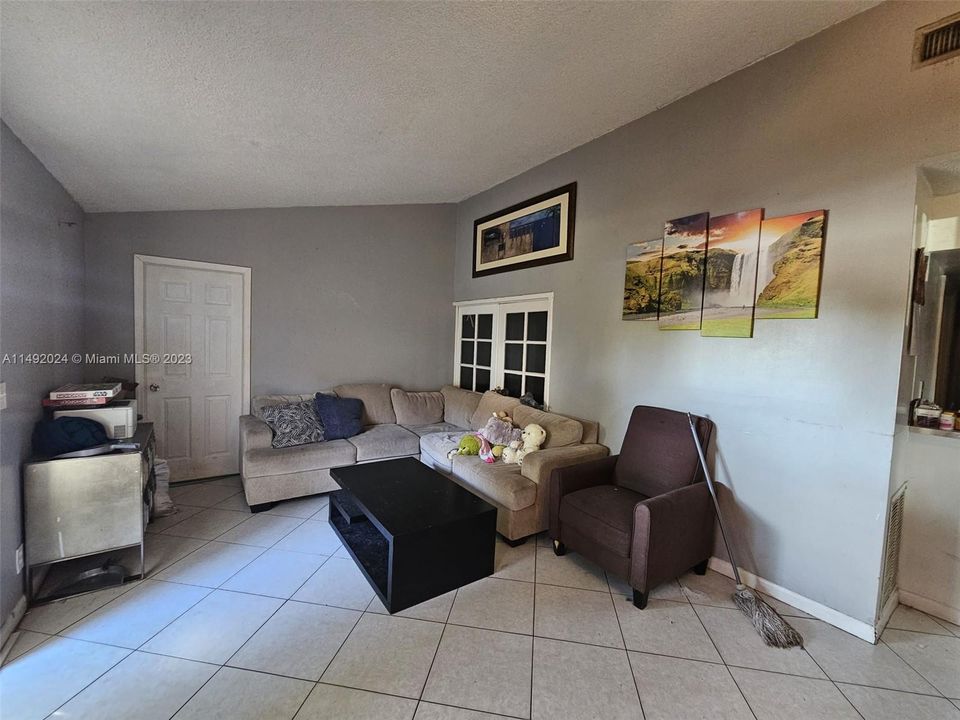 Recently Sold: $368,000 (4 beds, 2 baths, 1150 Square Feet)